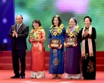 Thủ tướng trao Giải thưởng Kovalevskaia năm 2016 cho các nhà khoa học nữ