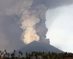 Indonesia kéo dài lệnh đóng cửa sân bay trước nguy cơ núi lửa Agung phun trào