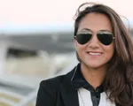 Nữ phi c&ocirc;ng trẻ nhất người Afghanistan bay v&ograve;ng quanh thế giới