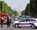 Pháp: Xe đâm vào cảnh sát ở đại lộ Champs Elysees