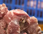 H&agrave; Nội: Thu giữ gần 1 tấn thịt đ&ocirc;ng lạnh &ocirc;i thiu
