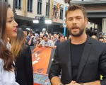 Minh Tú tự tin phỏng vấn dàn sao của 'Thor: Ragnarok' tại Australia