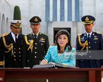 Thái Lan xem xét thu hồi hộ chiếu của bà Yingluck