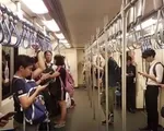 Thái Lan thử nghiệm bỏ ghế ngồi trên hệ thống tàu điện ngầm MRT