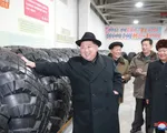 Nhà lãnh đạo Triều Tiên Kim Jong-un thăm nhà máy chế tạo lốp xe chở tên lửa