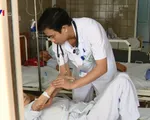 Uống thuốc nam không rõ nguồn gốc, bệnh nhân liệt tứ chi do ngộ độc chì