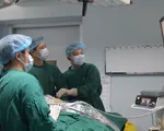 Gặp bác sĩ người Việt thực hiện thành công phẫu thuật nội soi tuyến giáp một lỗ
