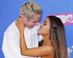 Vừa chia tay, Pete Davidson đã đùa cợt về chuyện kết hôn với Ariana Grande