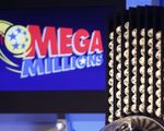 Người dân Mỹ đổ xô đi mua Mega Millions