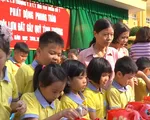 Học sinh Hưng Yên nuôi lợn đất giúp bạn nghèo vượt khó