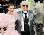 Con gái Johnny Depp khen Karl Lagerfeld là người ngọt ngào