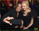 Chồng Nicole Kidman tu&ocirc;n nước mắt tr&ecirc;n s&acirc;n khấu