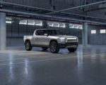 Rivian R1T - Bán tải chạy điện, tự hành, tăng tốc ngang siêu xe