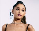 Xóa hình xăm về “chồng hụt”, Ariana Grande thay bằng hình xăm với bạn trai cũ