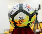 Bắt đầu đấu giá quả bóng và chiếc áo ĐT U23 Việt Nam tặng Thủ tướng