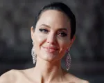 Tìm thấy niềm vui trong sự bận rộn, Angelina Jolie không thể nghỉ ngơi