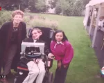 Gặp gỡ con gái nuôi người Việt của thiên tài vật lý Stephen Hawking