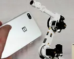 Robot được đưa vào dây chuyền sản xuất Bphone 2018