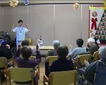 Robot mang niềm vui cho người cao tuổi