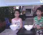 Giải cứu 2 cháu bé bị ép đi xin ăn tại TP.HCM