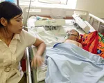 Bé trai 19 tháng tuổi bị ong đốt toàn thân