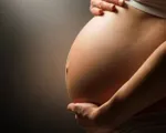 Bảo vệ sức khỏe cho các bà bầu và thai nhi trong mùa nắng nóng