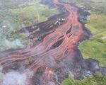 Dung nham núi lửa Kilauea tuôn trào