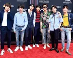 BTS trở thành nhóm K-pop đầu tiên dẫn đầu bảng xếp hạng Billboard 200