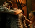 Chú voi biết bay Dumbo bất ngờ tung trailer phiên bản live-action mang đầy màu sắc ảo thuật kỳ diệu