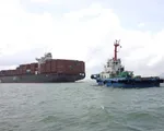 T&agrave;u container mắc cạn ở Vũng T&agrave;u
