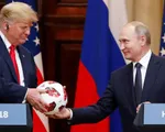 Tổng thống Putin tặng quả bóng World Cup 2018 cho ông Trump