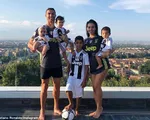 Cả nhà Ronaldo mặc áo Juventus, nguyện chung tình với Bianconeri