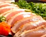 Suýt mất thị lực vĩnh viễn vì ăn sashimi thịt gà sống