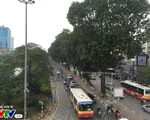 Tại sao Hà Nội xén vỉa hè, dải phân cách để mở rộng đường?