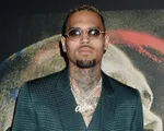 Chris Brown bị bắt giữ tại Pháp sau cáo buộc cưỡng hiếp phụ nữ