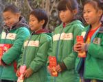Quỹ Tấm lòng Việt trao tặng 447 suất quà cho học sinh nghèo vùng cao
