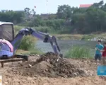 Chôn rác ngay sát bờ sông gây ô nhiễm