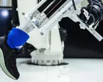 Adidas đóng cửa 2 nhà máy sản xuất bằng robot