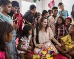 Angelina Jolie khuyên phụ nữ hãy sống trọn vẹn