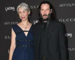 Keanu Reeves lần đầu công khai bạn gái