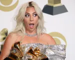 Lady Gaga xăm hình kỉ niệm “A Star Is Born”