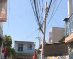 Dây cáp chằng chịt ảnh hưởng đến xây dựng của các hộ dân