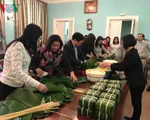 Cộng đồng người Việt tại Nga gói bánh chưng đón Tết Kỷ Hợi