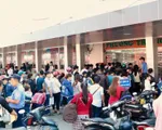 Người dân hối hả đổ về bến xe miền Tây về quê đón Tết