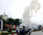 Xe tải bốc cháy vì vừa chạy vừa nấu bánh chưng