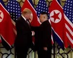 VIDEO Khoảnh khắc Tổng thống Donald Trump bắt tay Chủ tịch Kim Jong-un tại Hà Nội