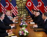 CẬP NHẬT Hội nghị Thượng đỉnh Mỹ - Triều lần 2: Tổng thống Donald Trump và Chủ tịch Kim Jong-un cười vui vẻ trong phòng họp