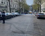 Anh bắt giữ đối tượng lao xe vào Đại sứ quán Ukraine tại London