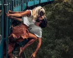 Cặp đôi nam nữ bị chỉ trích vì nụ hôn hoang dại trên tàu hỏa đang chạy