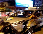 Lái xe taxi ngủ ngật đâm vỡ thành cầu Chương Dương